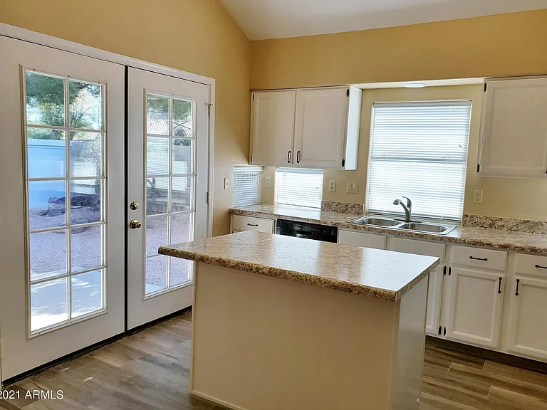 1325 N Malibu Ln — Photo 6