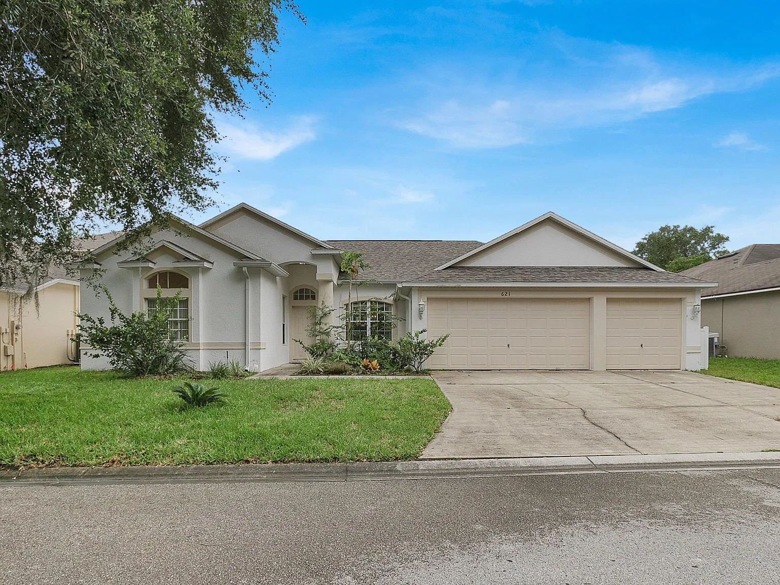 5 bed, 2611 sqft, $2,950 — Photo 1