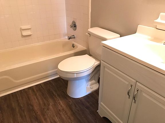 2nd image of 285 Dixie Dr APT D4