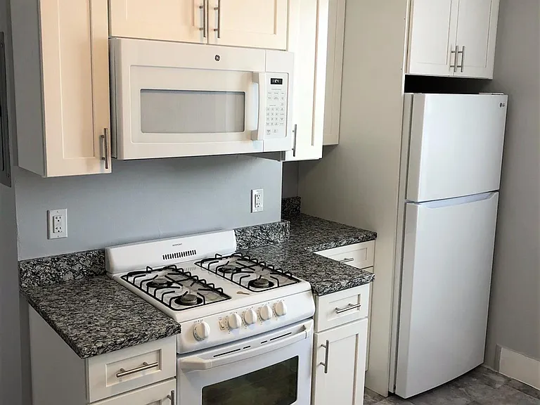 322 Somerville Ave #2R — Photo 1