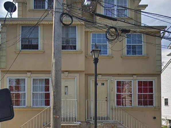38 Rumpler Ct, Staten Island, NY 10302