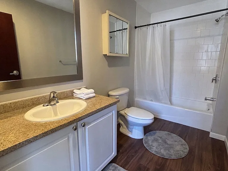 Farmington Avenue Apartments — Photo 44