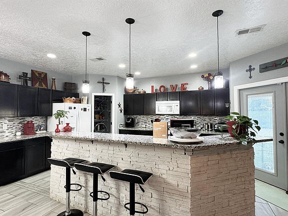 2nd image of 1219 W Avenue P