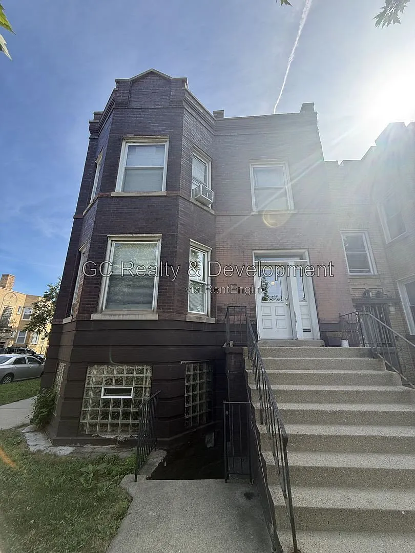 2 bed, 1.0 bath, 660 sqft, $1,495 — Photo 1