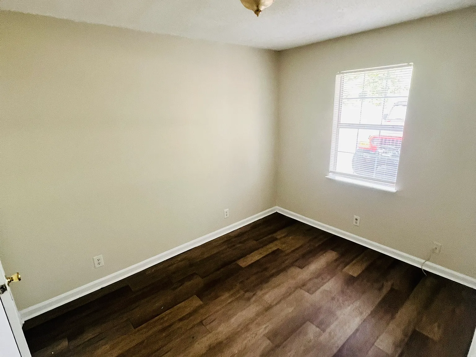 3 bed, 2.5 bath, 1500 sqft, $1,200 — Photo 3