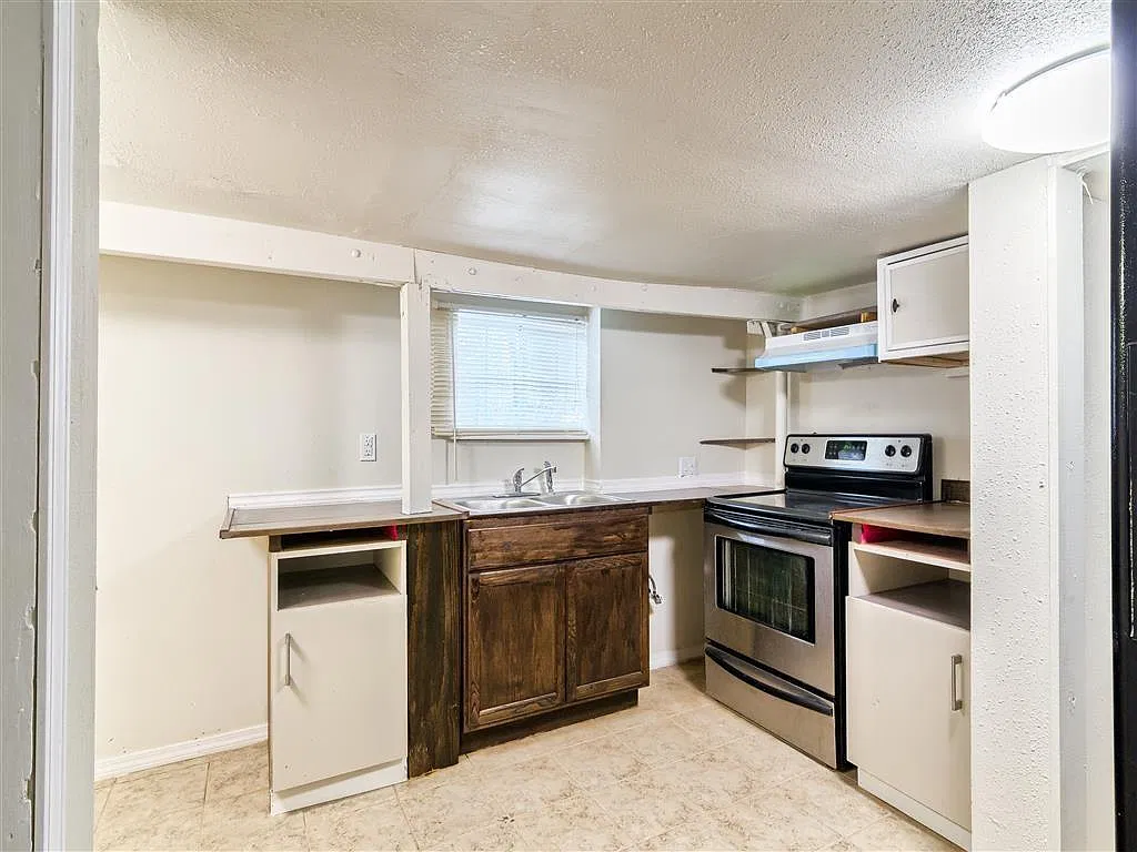 1 bed, 1.0 bath, 2312 sqft, $900 — Photo 2