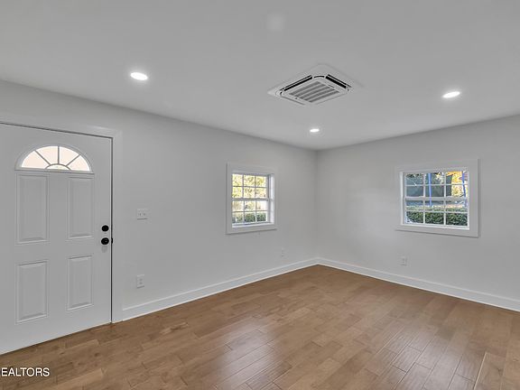 5th image of 3426 Wilson Ave