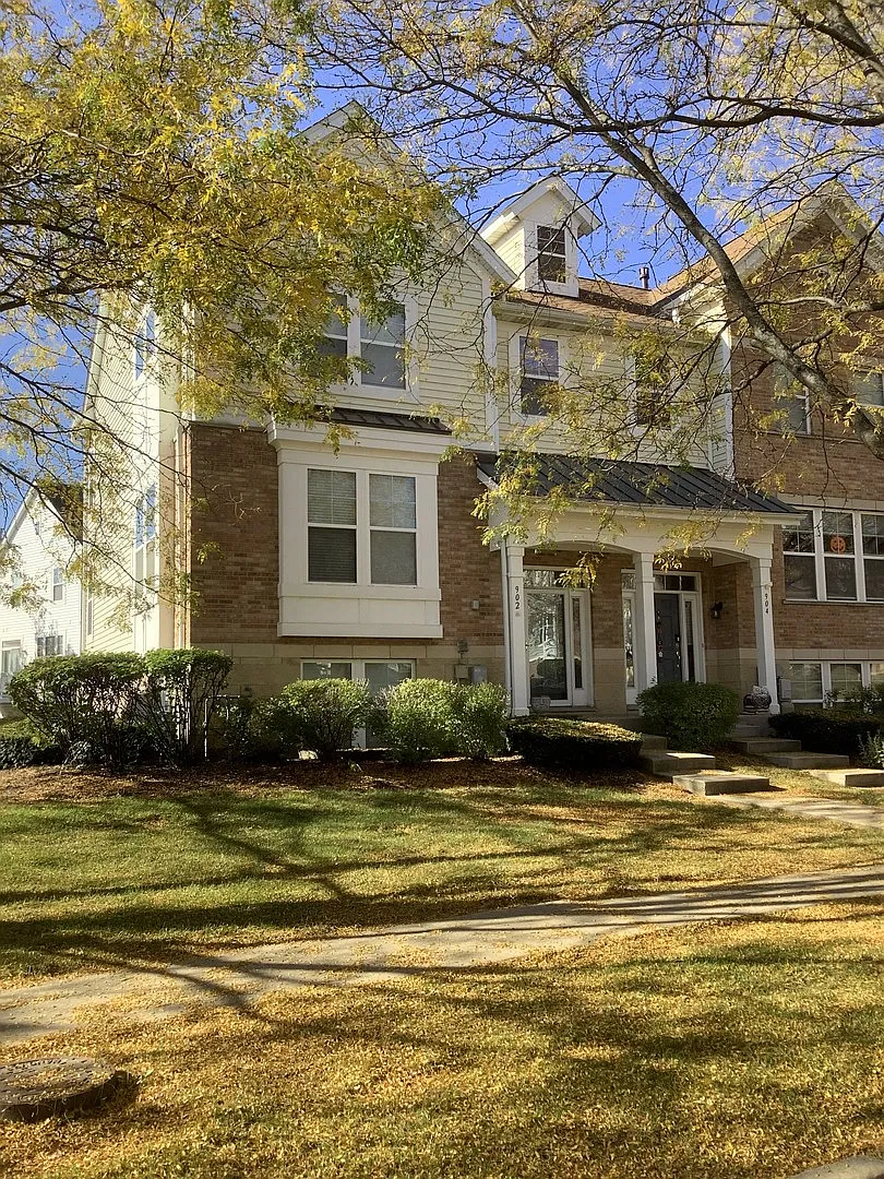 4 bed, 3.5 bath, 2500 sqft, $3,150 — Photo 1