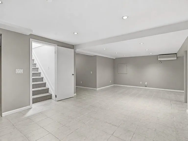 12 Wyeth Ct — Photo 17