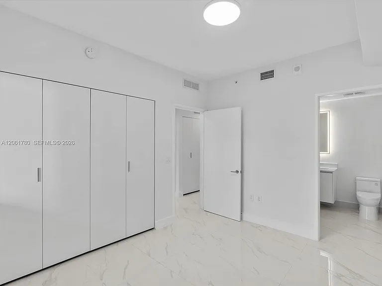 700 NE 24th St #503 — Photo 30