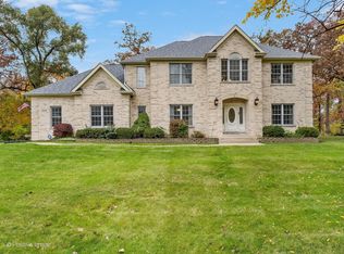 27W570 Lincoln Ave, Winfield, IL 60190