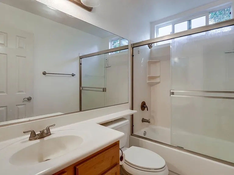 453 Graves Ave #18 — Photo 10