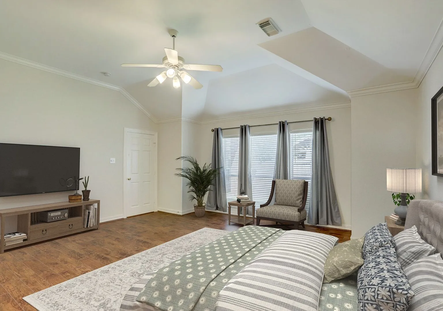 Move-in Ready Home in Silverlake Home for Lease! — Photo 3