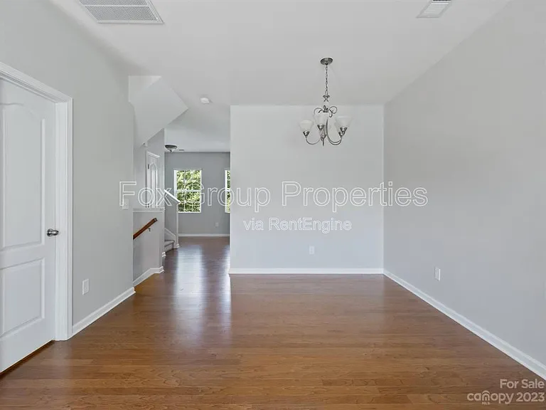 19036 Lake Breeze Dr — Photo 13