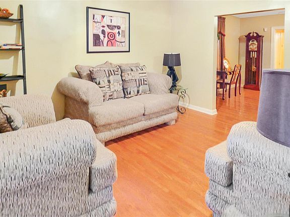 3rd image of 6223 Marquette Ave