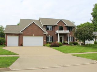 6749 Bramwell Ct, Johnston, IA 50131