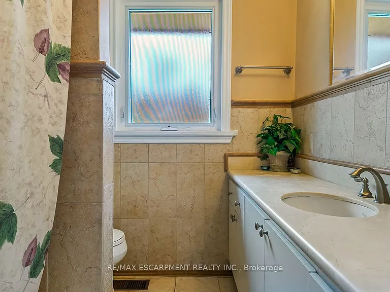 1546 Lorne Wood Rd — Photo 16