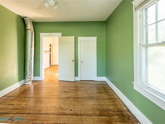 3rd image of 667 Chesapeake Dr