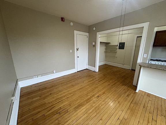 5th image of 900 Centennial Pl #15