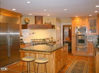 2 Weston Hill Rd, Riverside, CT 06878