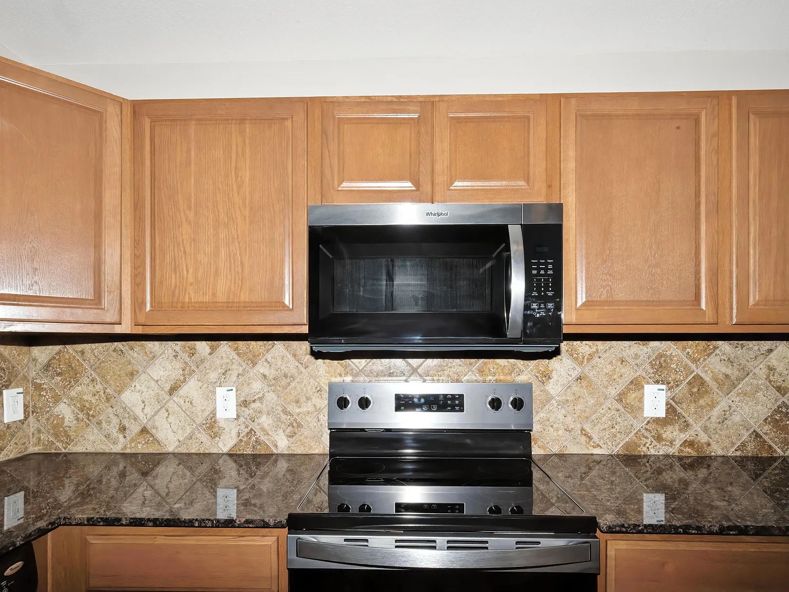 3 bed, 1890 sqft, $2,400 — Photo 4