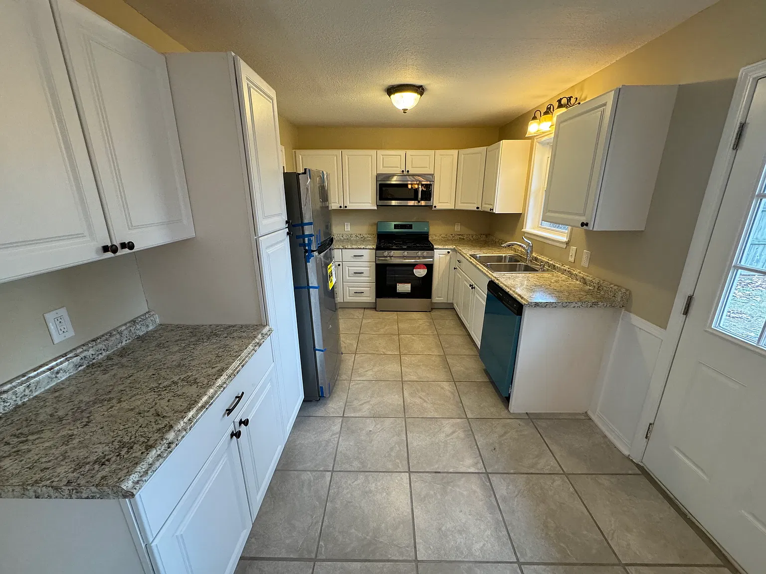3 bed, 1017 sqft, $1,550 — Photo 4