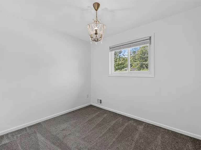 1700 Jarvis Ave — Photo 12