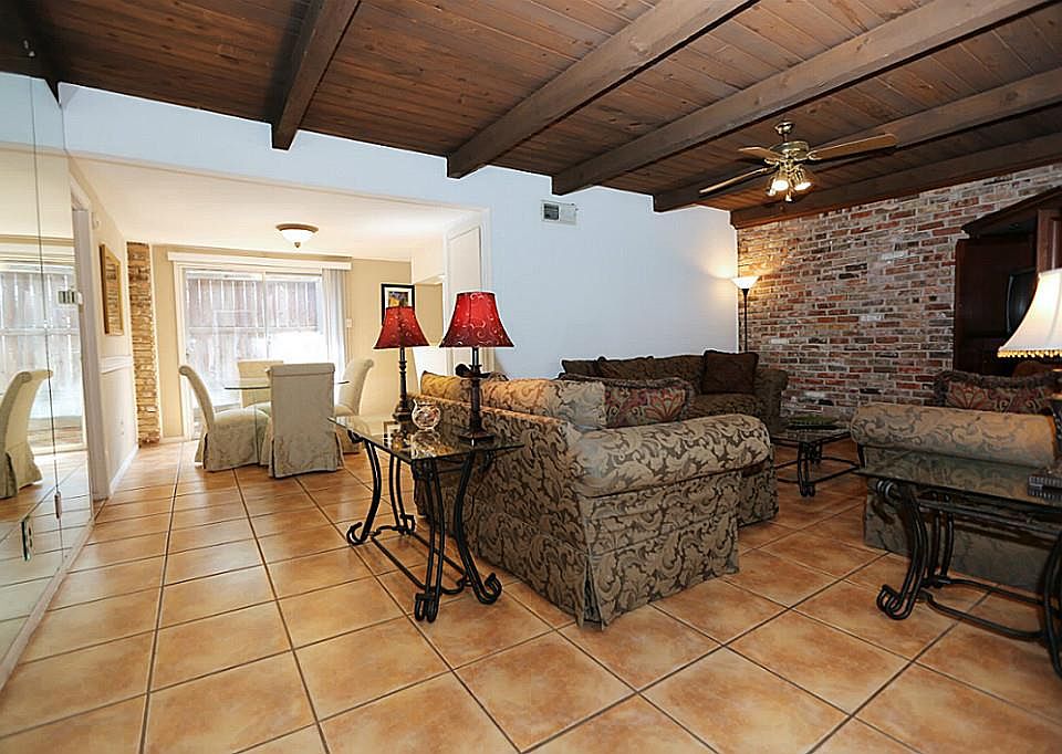 1st image of 4944 Woodway Dr APT 10