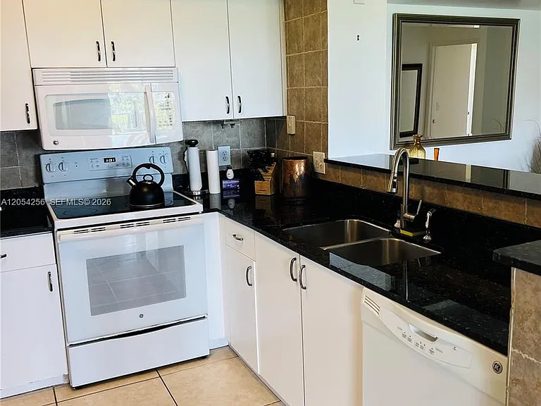 19801 E Country Club Dr #4601 — Photo 4