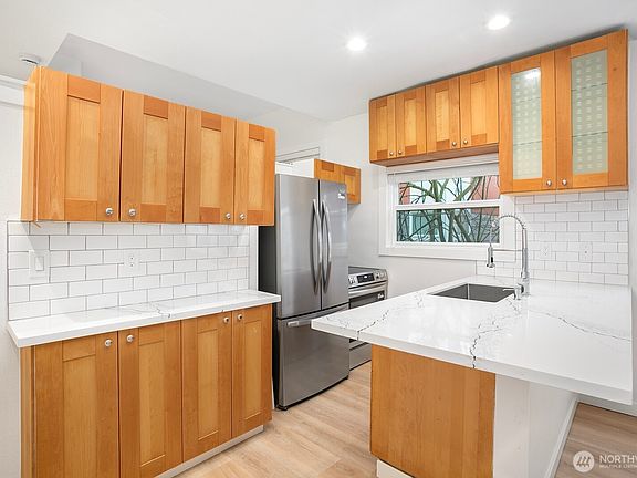 4th image of 1501 E Spring Street #8