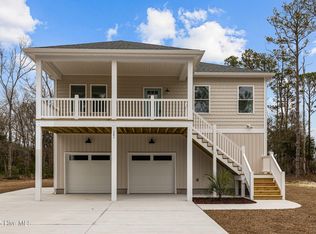 121 Gales Shore Cir, Newport, NC 28570