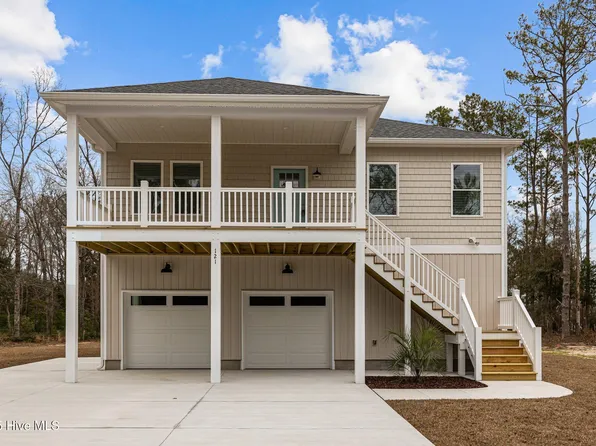 121 Gales Shore Circle, Newport, NC 28570