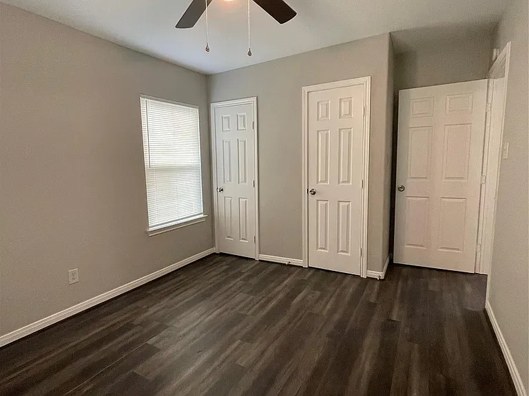 1735 W 8th St — Photo 16