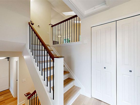 5th image of 278 Greenway Circle E