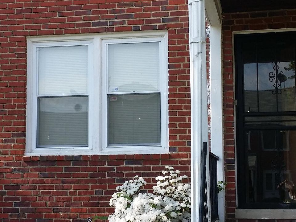 front porch w/ covered balcony