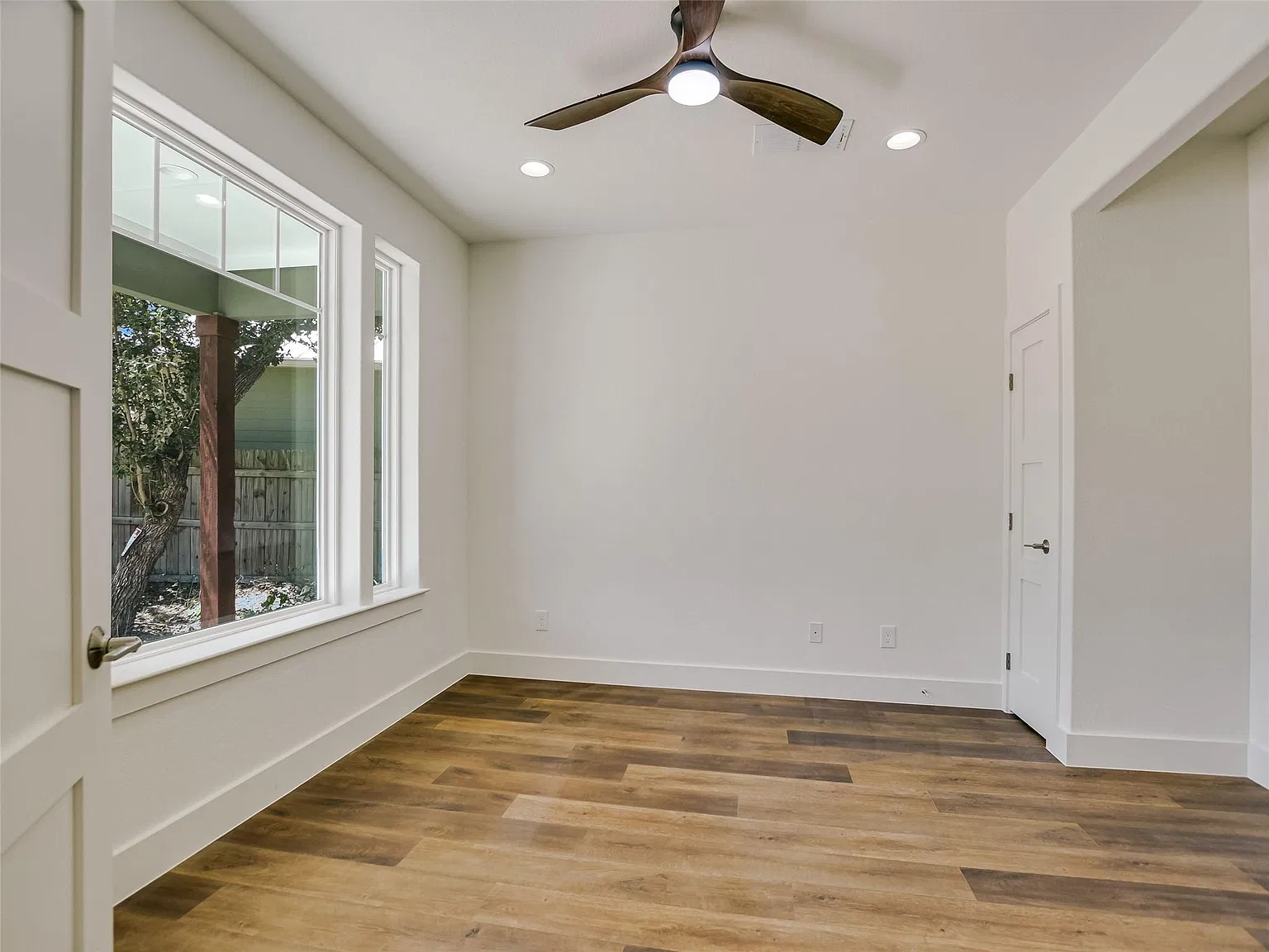 3 bed, 2.5 bath, 2299 sqft, $3,000 — Photo 4