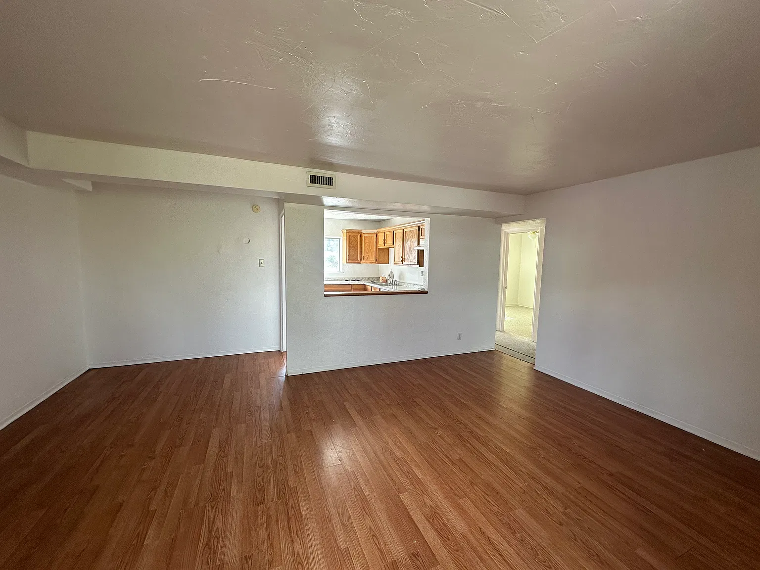 2 bed, 1100 sqft, $1,650 — Photo 2
