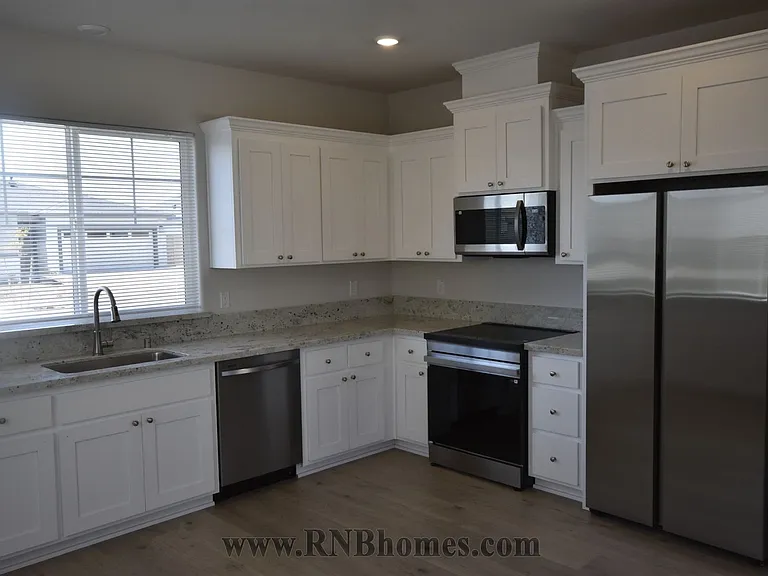 3921 Slurry St — Photo 3