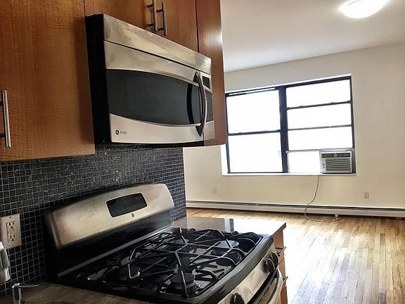 4th image of 219 E 2nd St APT 4E