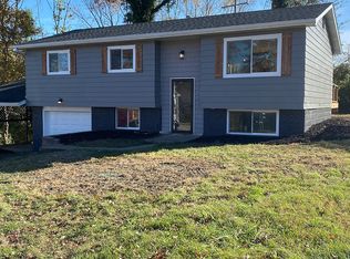 5917 Dogwood Ln, Godfrey, IL 62035