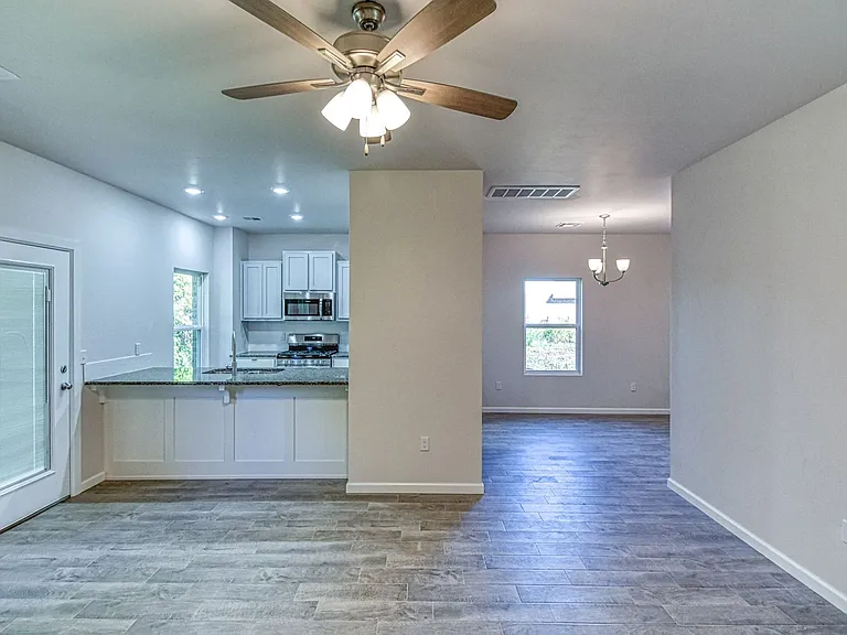 1002 Varenna Ln — Photo 10