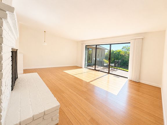 4th image of 231 S Castanya Way