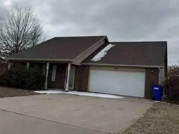 614 Chadwick Ct, Junction City, KS 66441