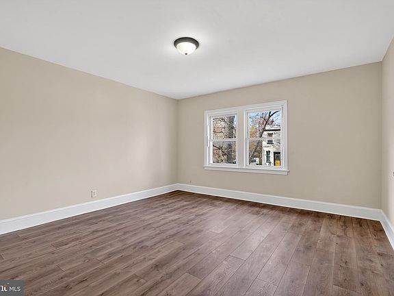 3rd image of 207 Adams St NE