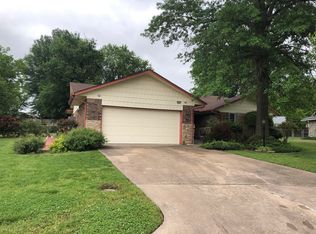 2211 S Hickory Pl, Broken Arrow, OK 74012