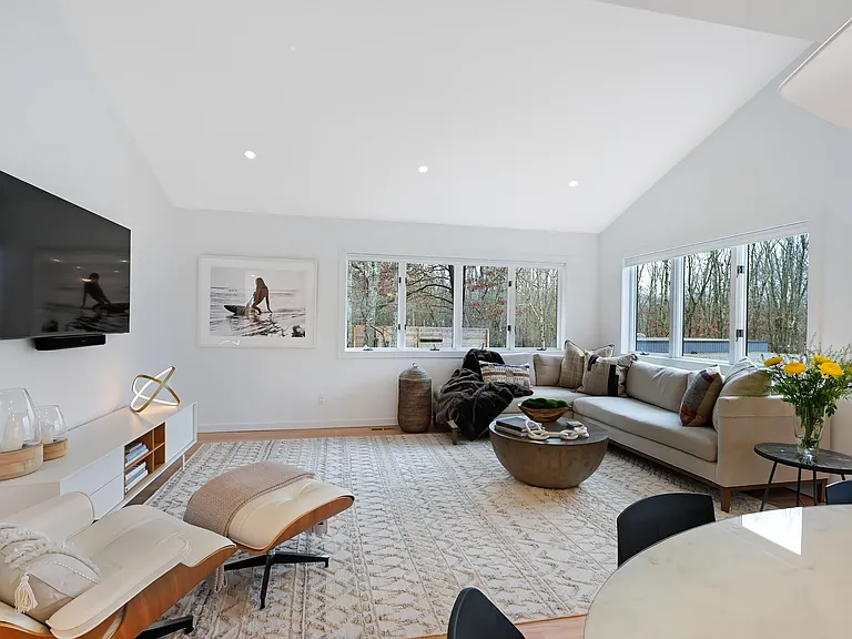 15 Margaret Dr — Photo 7