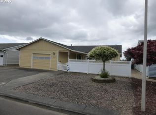2008 W Santiam Dr, Woodburn, OR 97071