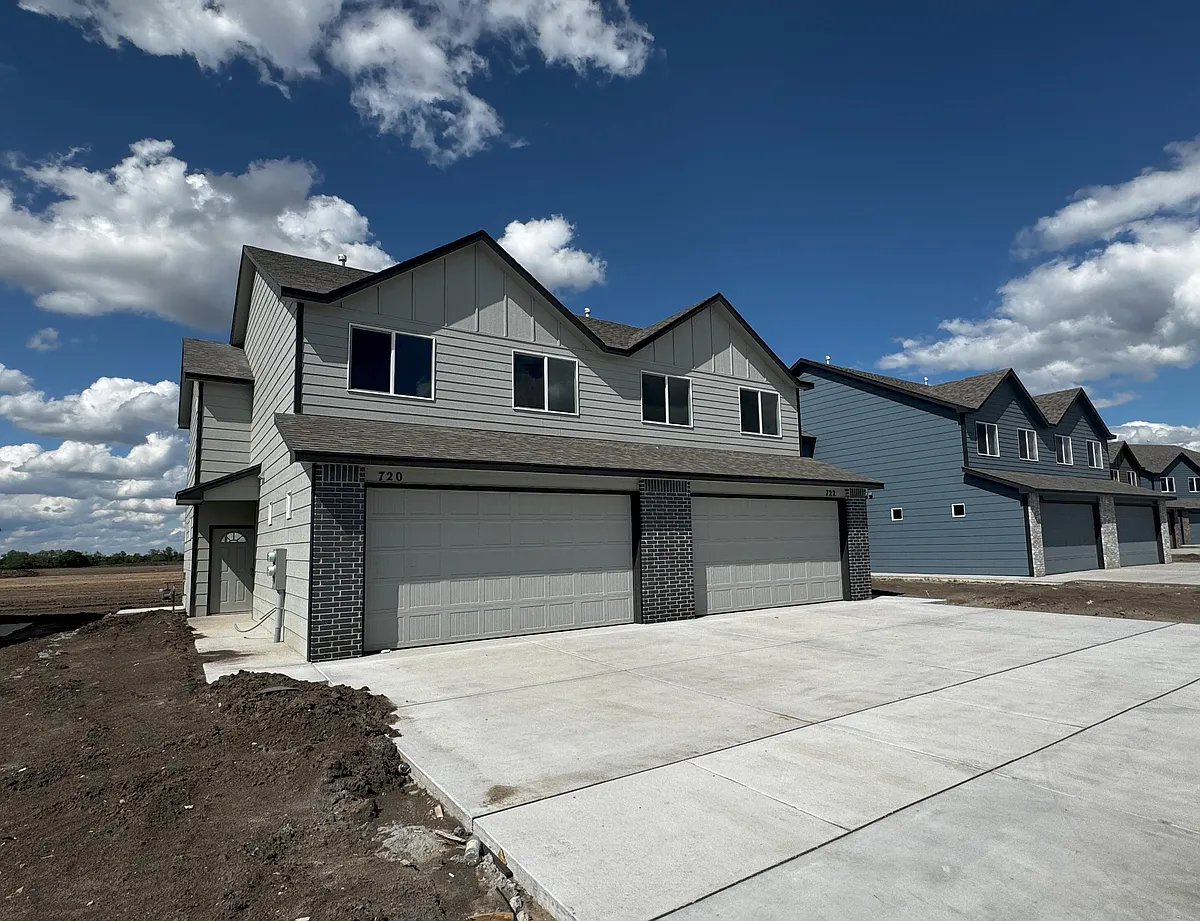 Building Photo - 722 E Briarbrook Ln