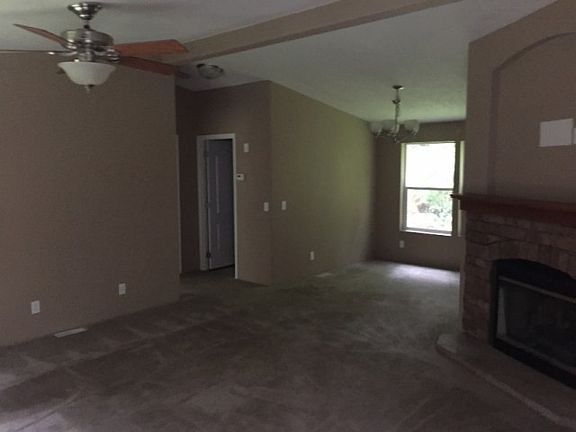 2nd image of 121 E Errigal Pl