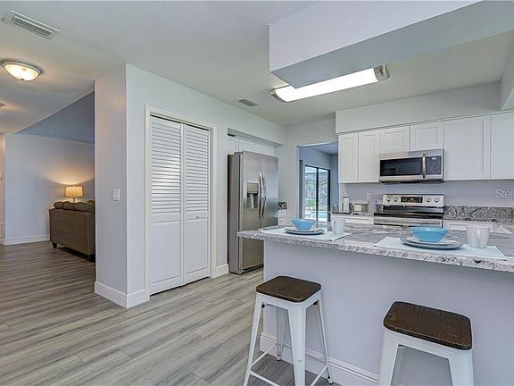 5th image of 4704 Summerlake Ct